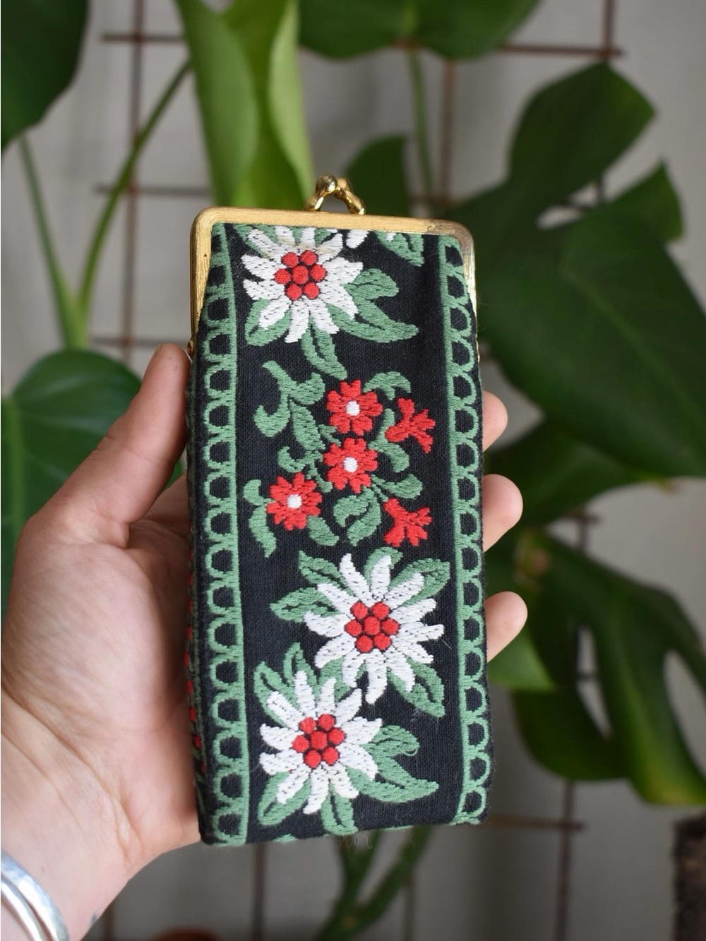 Vintage 1960s Alpine-Style Embroidered Pouch with Stitched Edelweiss Flowers